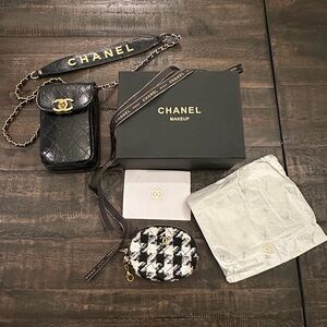 Chanel NOVELTY Black Quilted Smartphone Pouch